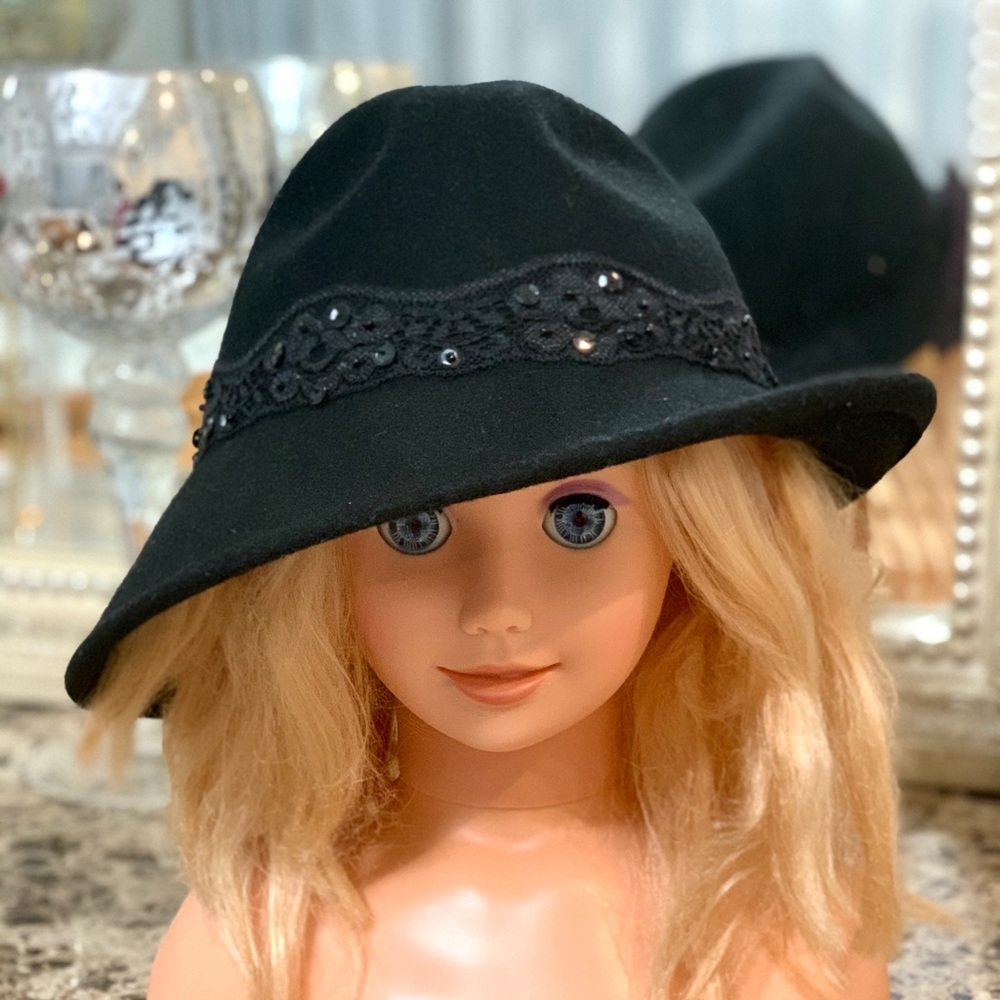 Black hat  Asymmetrical shape. Like new.